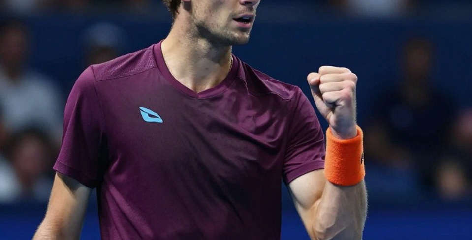 Từ đầu gối Djokovic đến cú ngã của Alcaraz: Thủ phạm nằm ở số giờ đấu cường độ cao