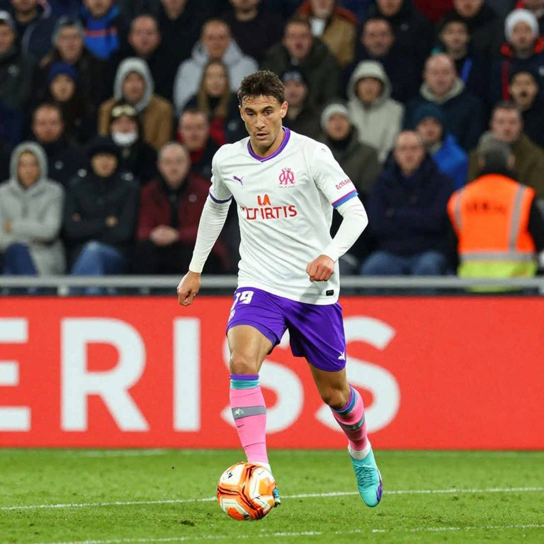 Leandro Trossard dính chấn thương xương gót: Beşiktaş mất bao nhiêu sức mạnh?